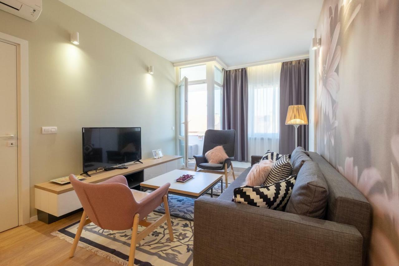 Vitosha Blvd Luxury 2-bedroom, 2-bathroom With Balcony Апартаменти *