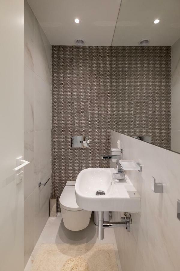Vitosha Blvd Luxury 2-bedroom, 2-bathroom With Balcony Апартаменти *