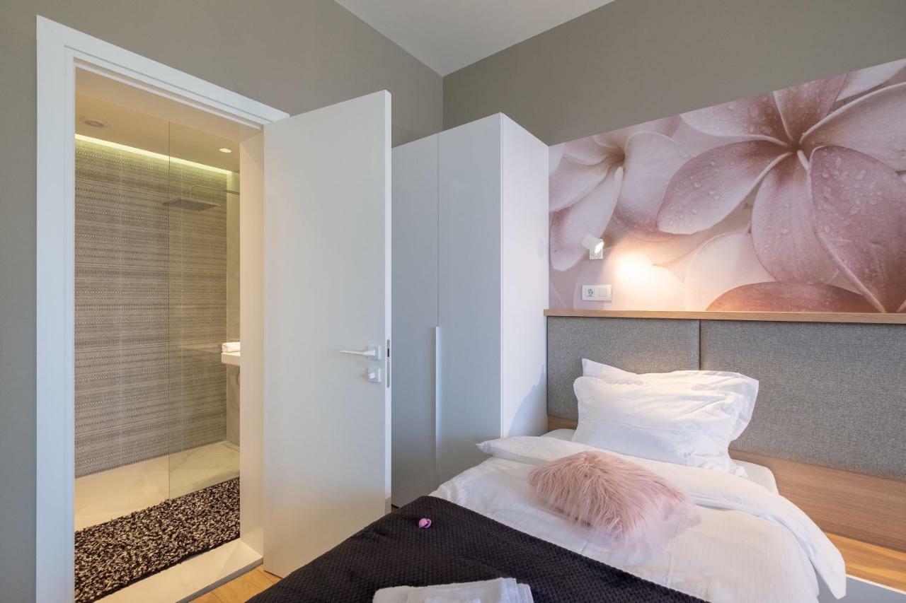 Vitosha Blvd Luxury 2-bedroom, 2-bathroom With Balcony Софія