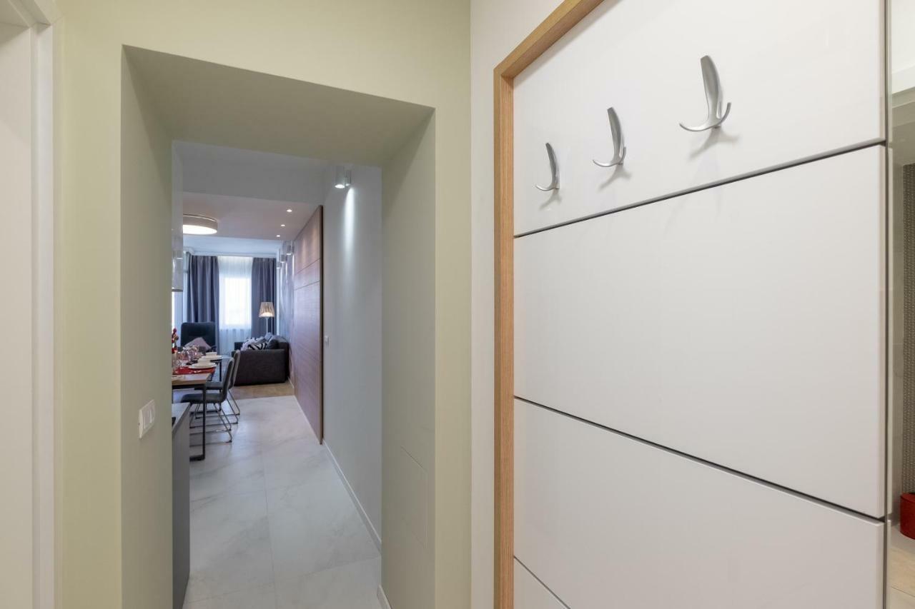 Vitosha Blvd Luxury 2-bedroom, 2-bathroom With Balcony Софія