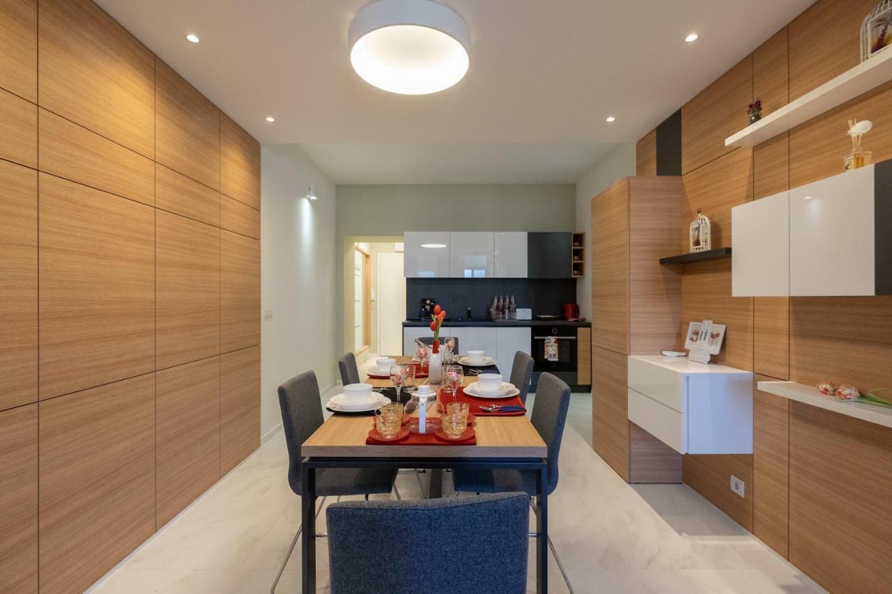Vitosha Blvd Luxury 2-bedroom, 2-bathroom With Balcony Софія