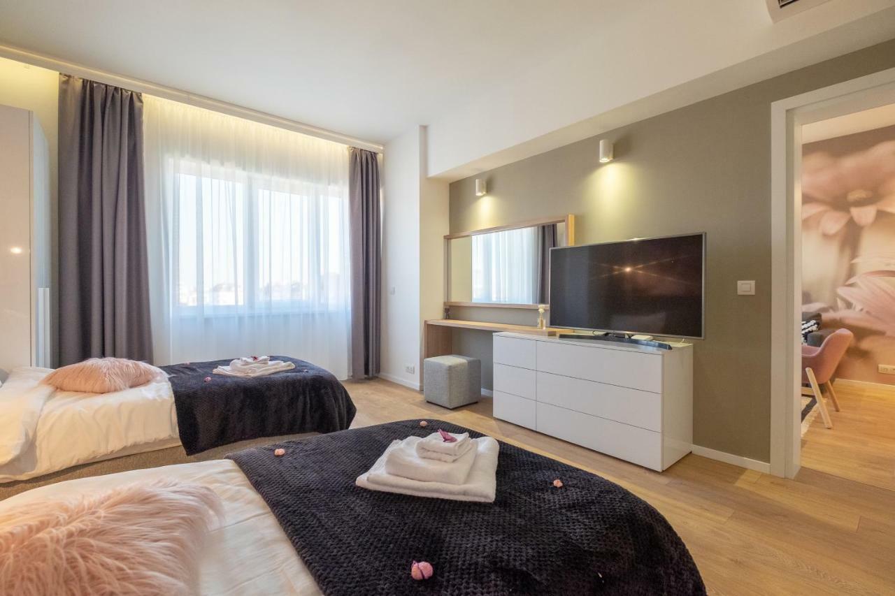 Апартаменти Vitosha Blvd Luxury 2-bedroom, 2-bathroom With Balcony